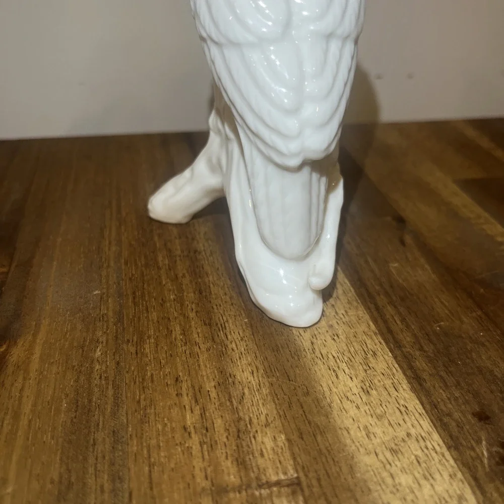Vintage Hummingbird at Rest Figurine, Glossy White Porcelain Bird 5.5' Cottage